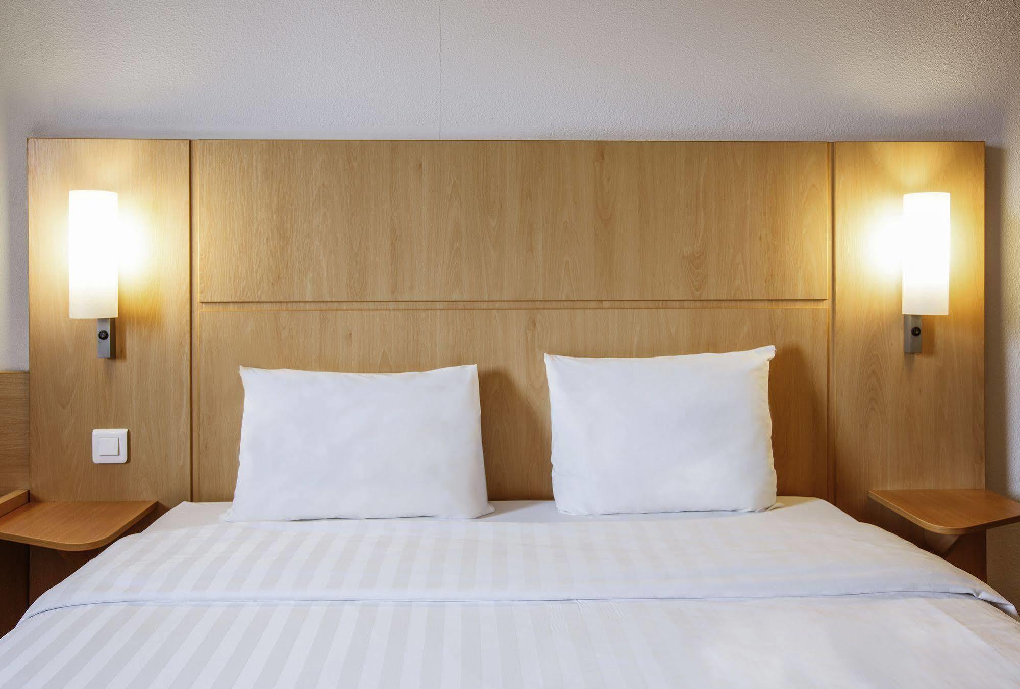 Ibis Etampes Hotell Exteriör bild